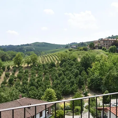 In Piazzetta Apartments, Barolo
